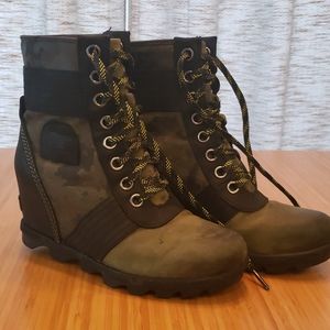 SOREL Lexi Camo Boots
